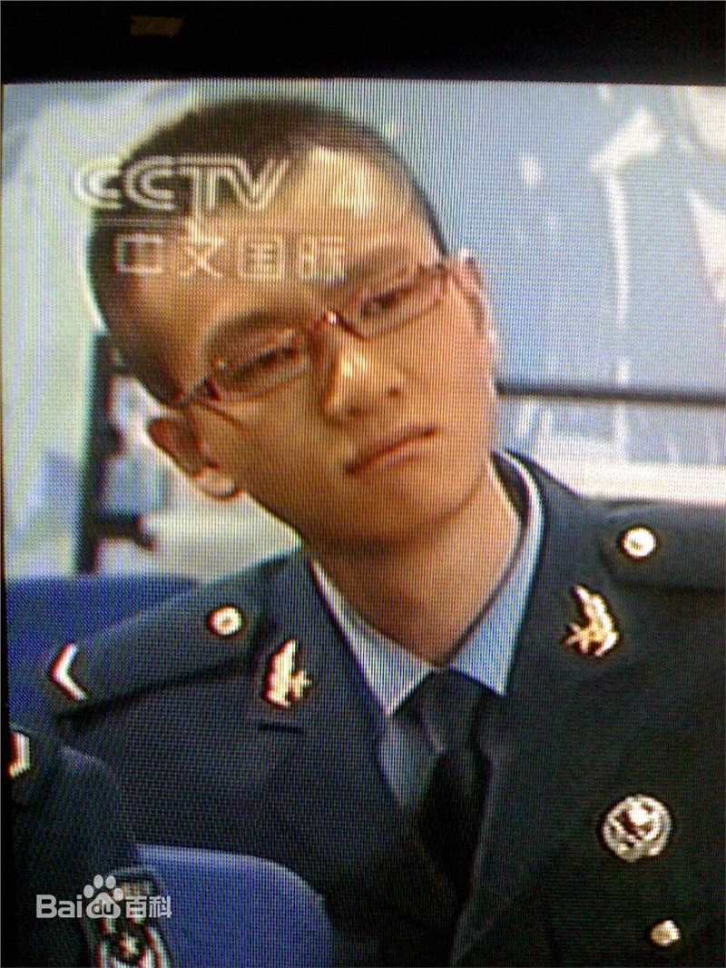 高清顾宇峰(Daniel)在代表作《大学生士兵的故事》  饰 余丰中的图集