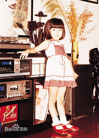 向海岚(Heung Hoi Lan)童年老照片性感图片图集