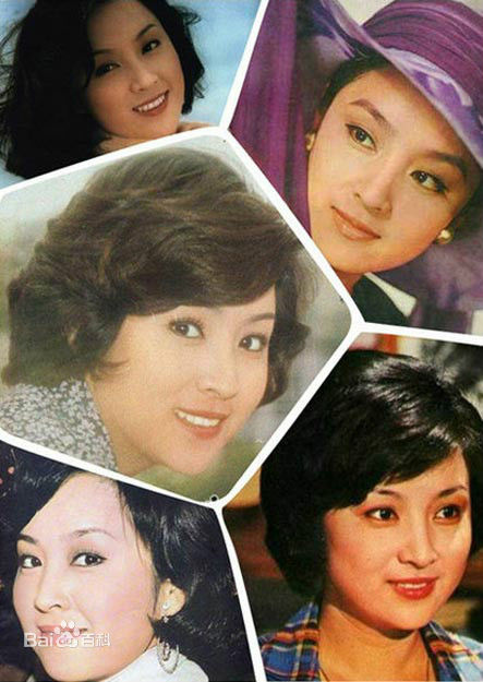 甄珍与朋友合影性感图片图集