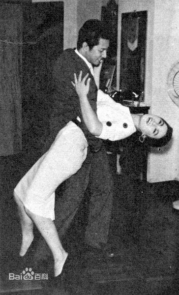 杜娟(Margaret Tu Chuan)与丈夫素颜照壁纸