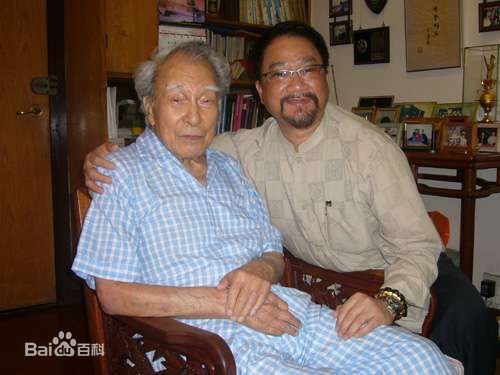 石坚(Shih Kien)生活照素颜照相册