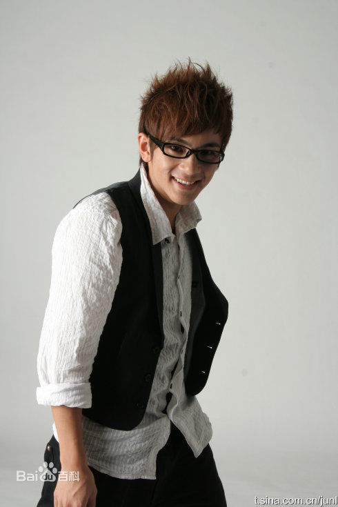 梁进龙(Juno Leung)媒体照素颜照相册