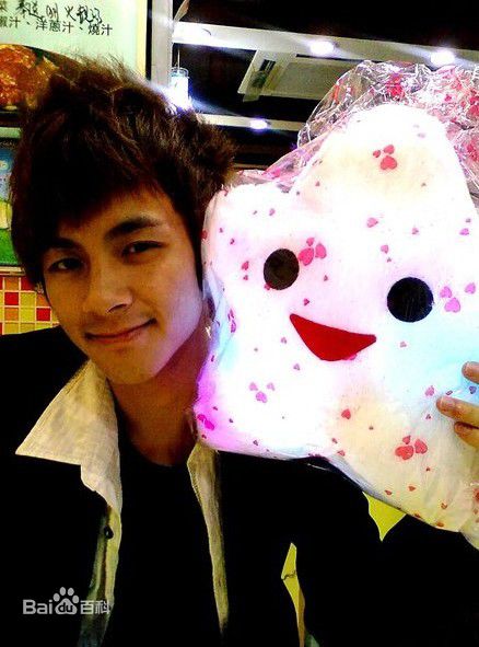 梁进龙(Juno Leung)媒体照素颜照相册