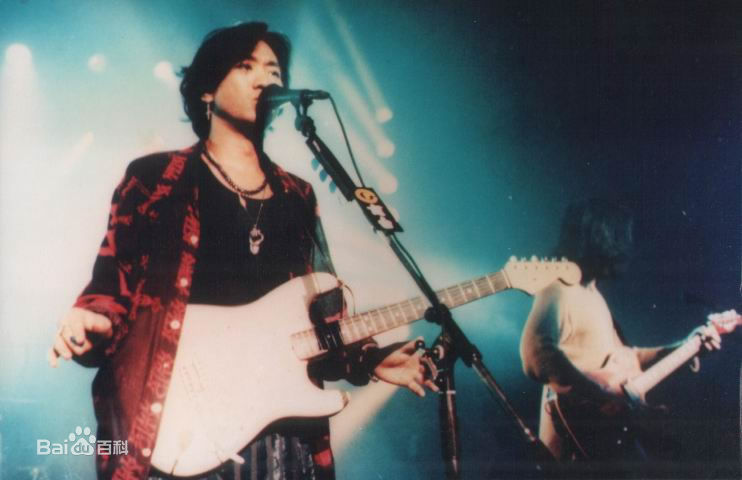 黄家驹(Ka Kui Wong（英）；Koma（日）)与他的吉他性感图片图集