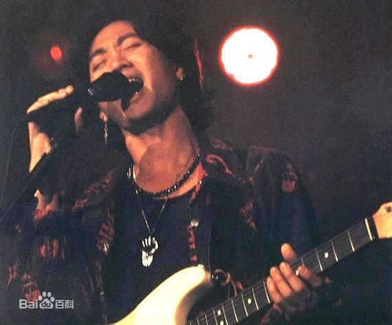 黄家驹(Ka Kui Wong（英）；Koma（日）)与他的吉他性感图片图集