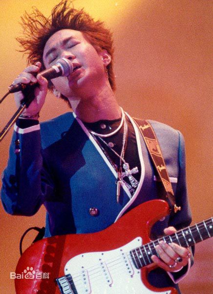 黄家驹(Ka Kui Wong（英）；Koma（日）)与他的吉他性感图片图集