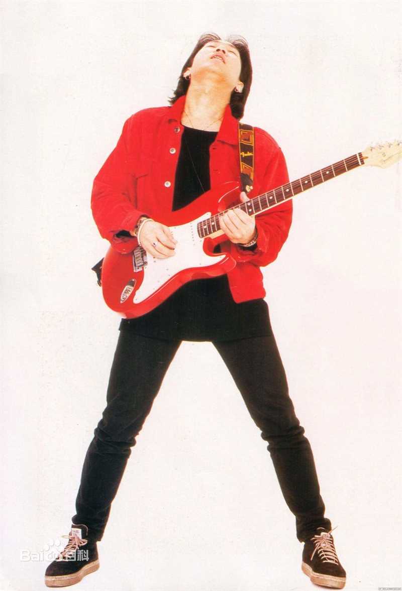 黄家驹(Ka Kui Wong（英）；Koma（日）)与他的吉他性感图片图集