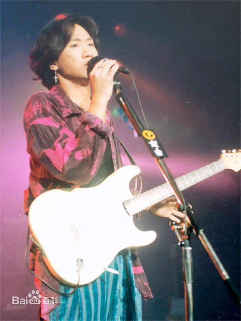 黄家驹(Ka Kui Wong（英）；Koma（日）)与他的吉他性感图片图集