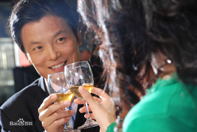 周卫星前后照片