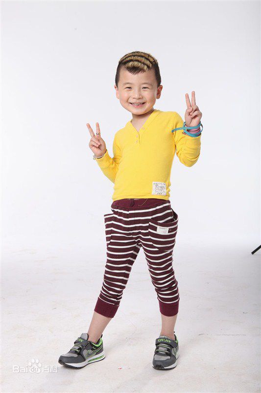 武东博代言求进童鞋图片图集