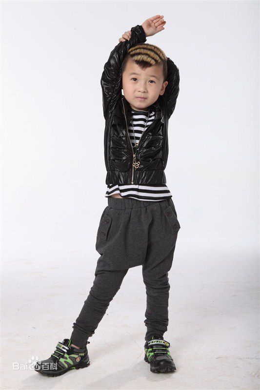 武东博代言求进童鞋图片图集