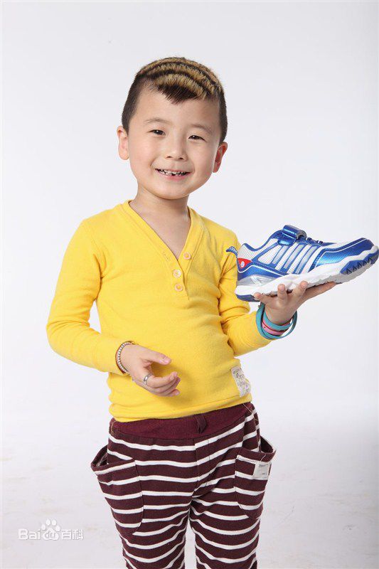 武东博代言求进童鞋图片图集