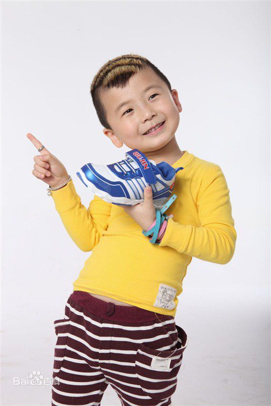 武东博代言求进童鞋图片图集