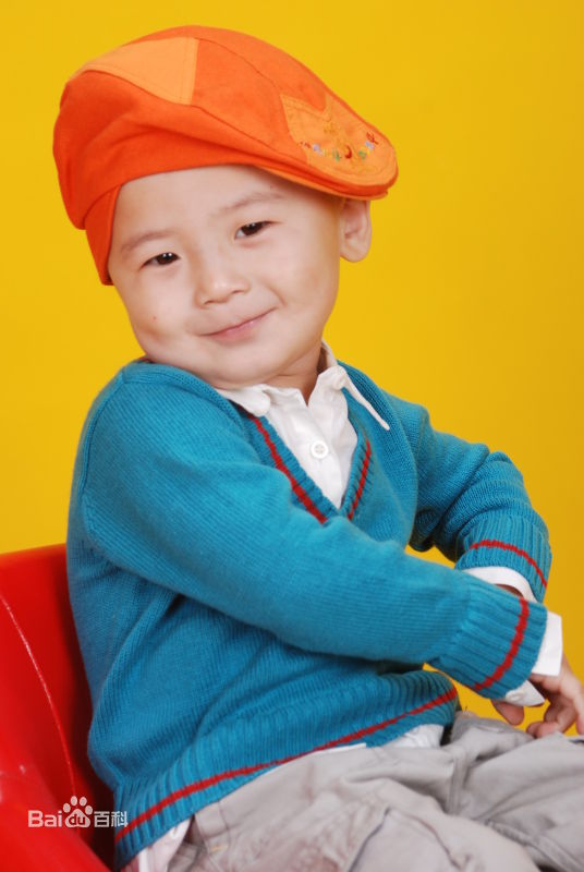 武东博幼时艺术照生活照