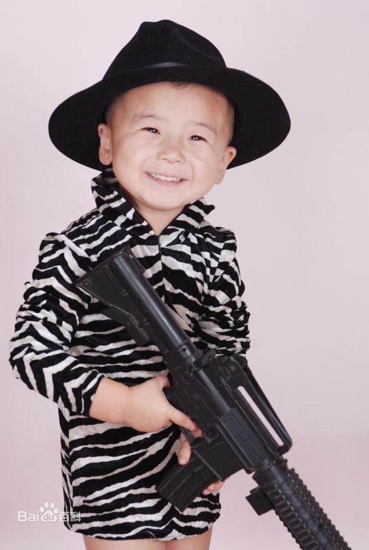 武东博幼时艺术照生活照