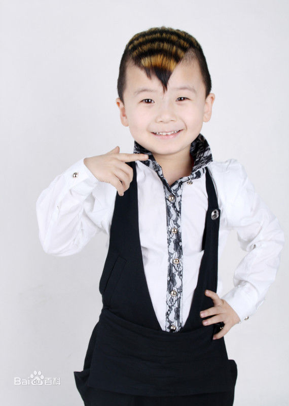 武东博幼时艺术照生活照