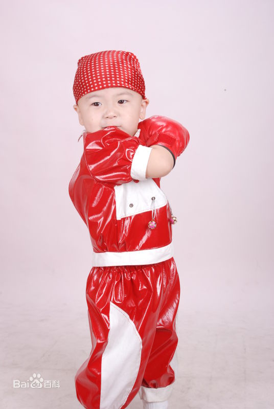 武东博幼时艺术照生活照