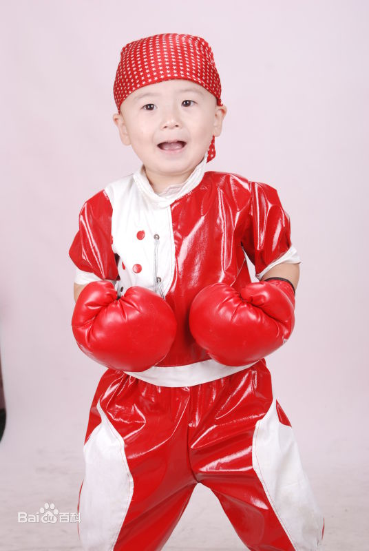 武东博幼时艺术照生活照