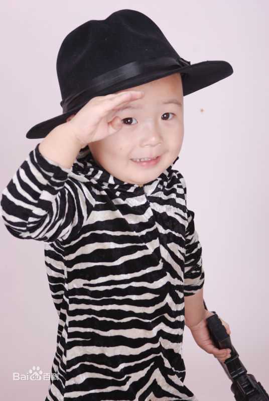 武东博幼时艺术照生活照