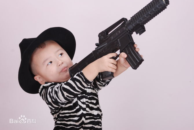 武东博幼时艺术照生活照