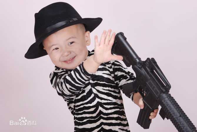 武东博幼时艺术照生活照