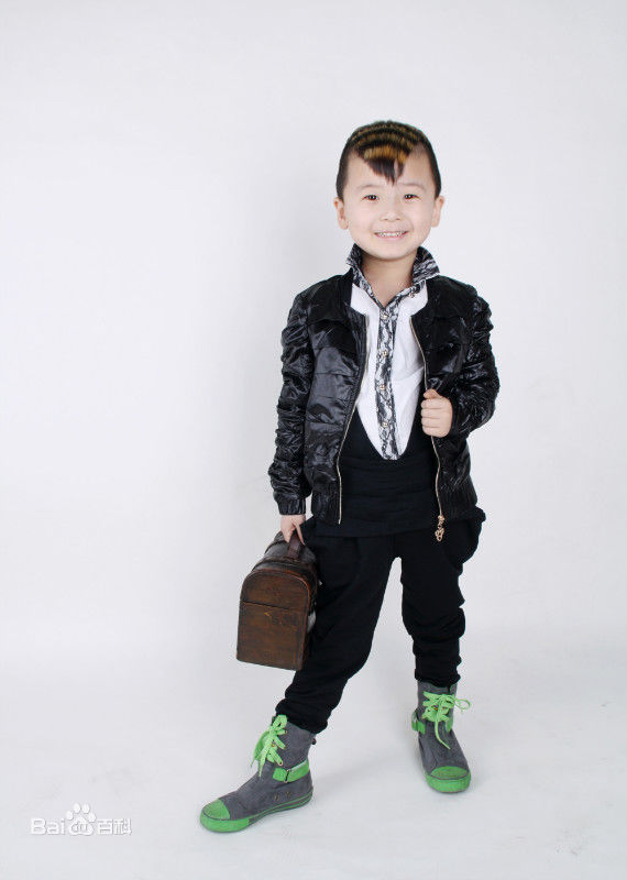 武东博幼时艺术照生活照