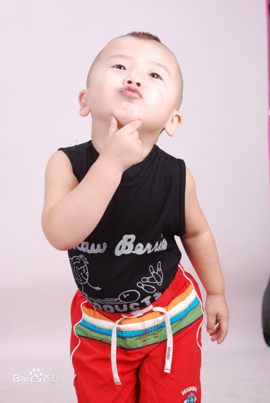 武东博幼时艺术照生活照