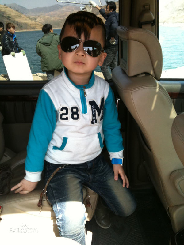 精选武东博在《并肩作战》-聪聪中的图册