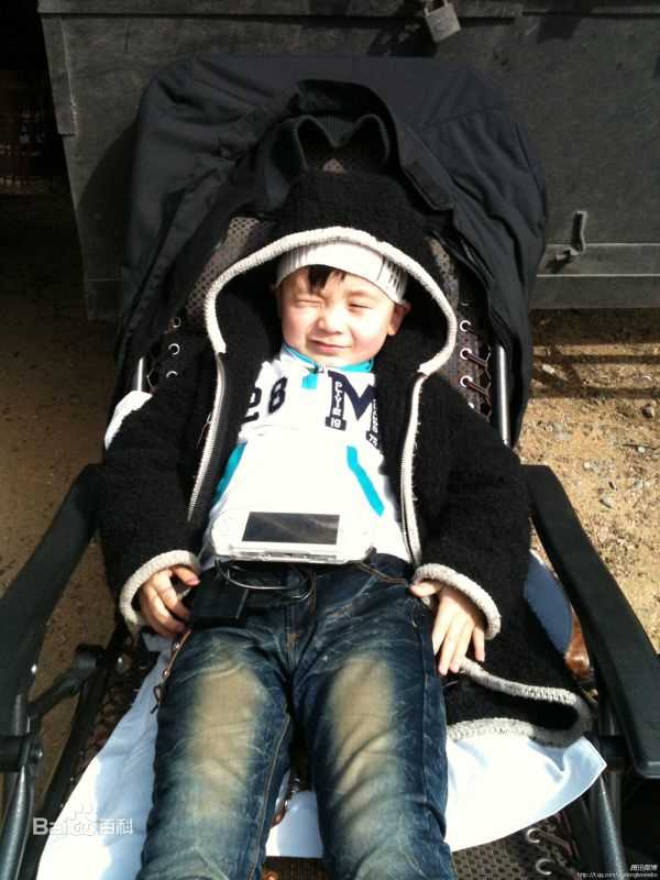 精选武东博在《并肩作战》-聪聪中的图册