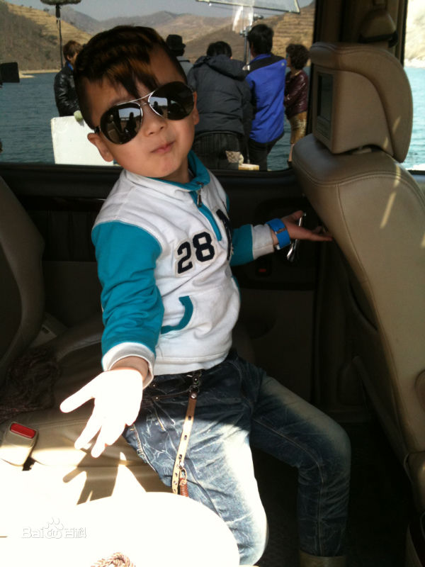 精选武东博在《并肩作战》-聪聪中的图册