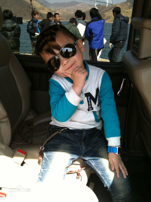 精选武东博在《并肩作战》-聪聪中的图册