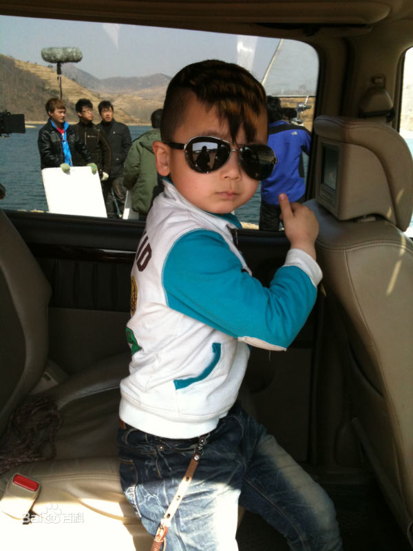 精选武东博在《并肩作战》-聪聪中的图册