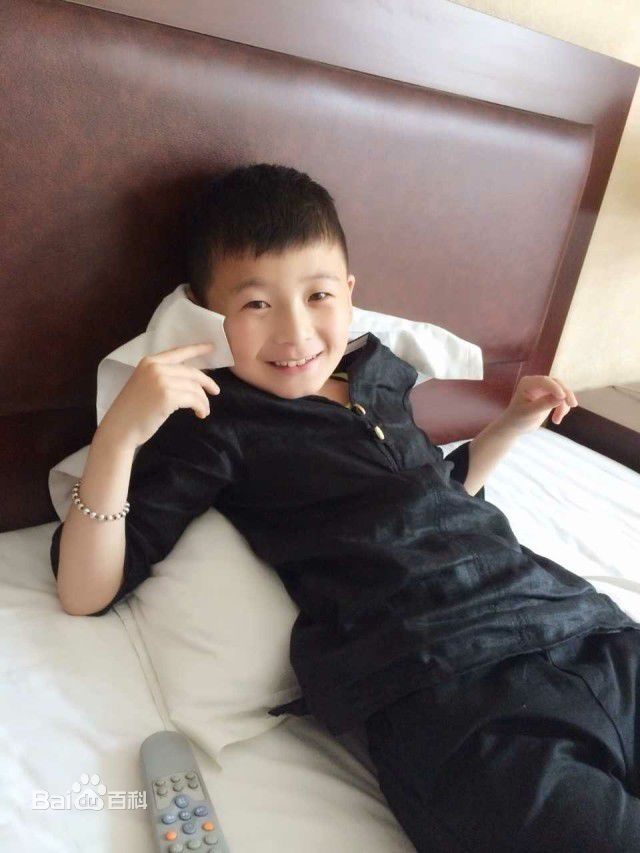 武东博生活照前后照片