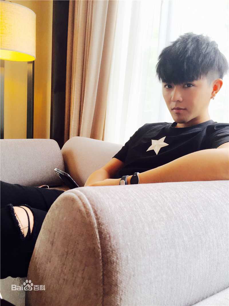 徐嘉苇(Jovi)南宁加油美少女图片图集