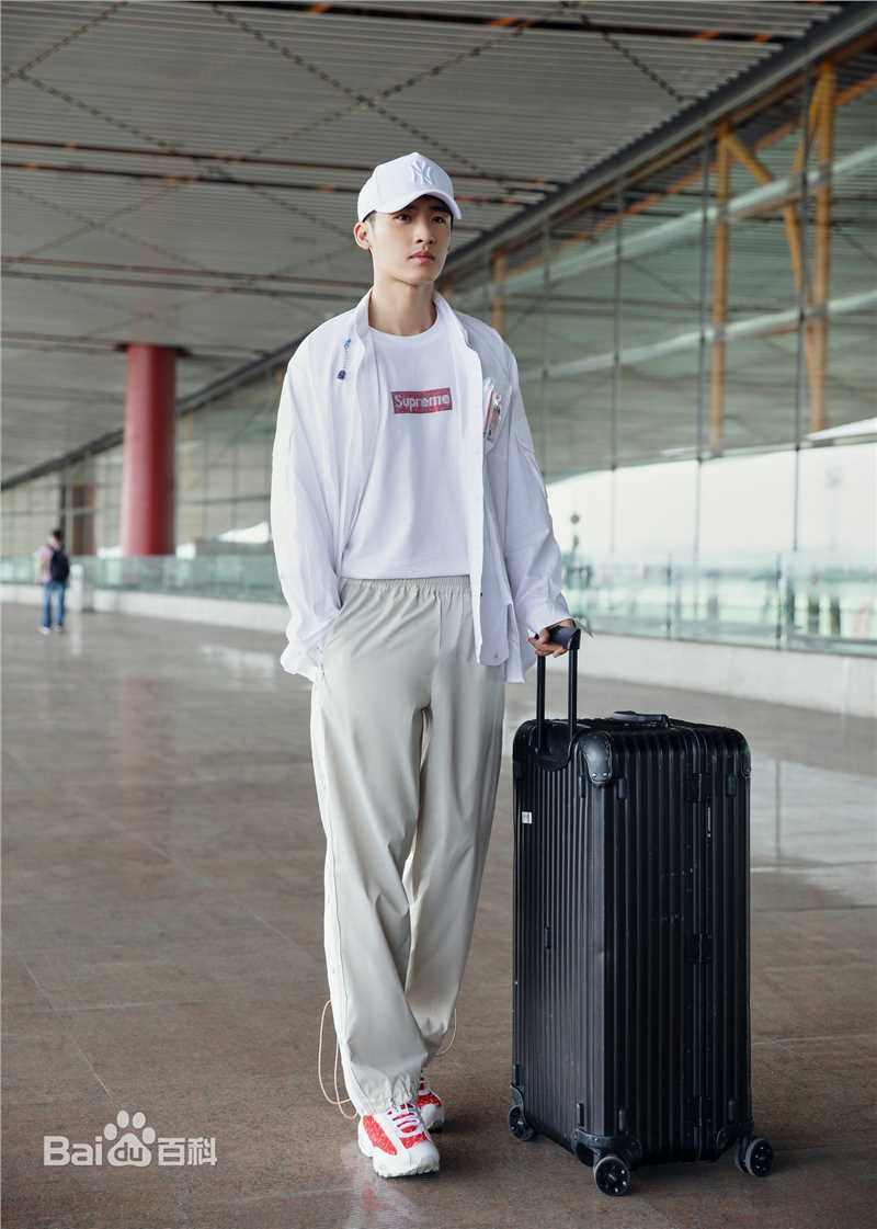 张赫(Z Ryan)机场街拍壁纸壁纸