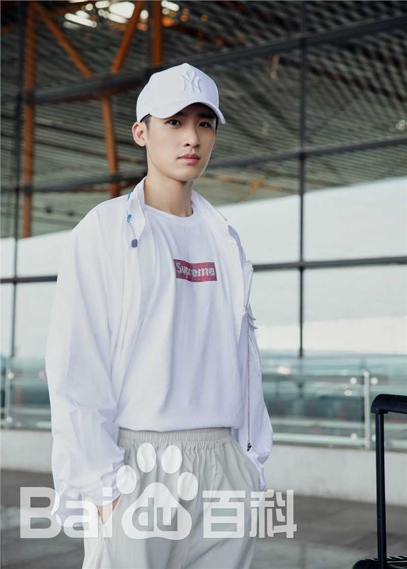 张赫(Z Ryan)机场街拍壁纸壁纸