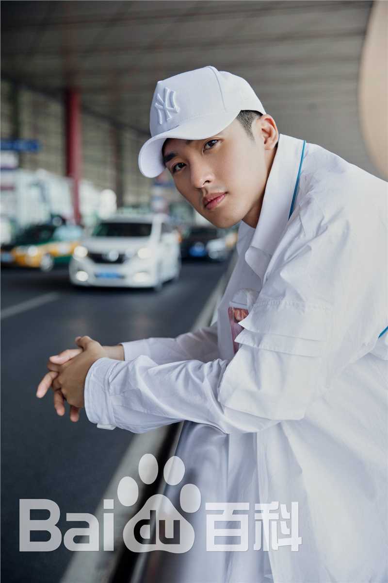 张赫(Z Ryan)机场街拍壁纸壁纸