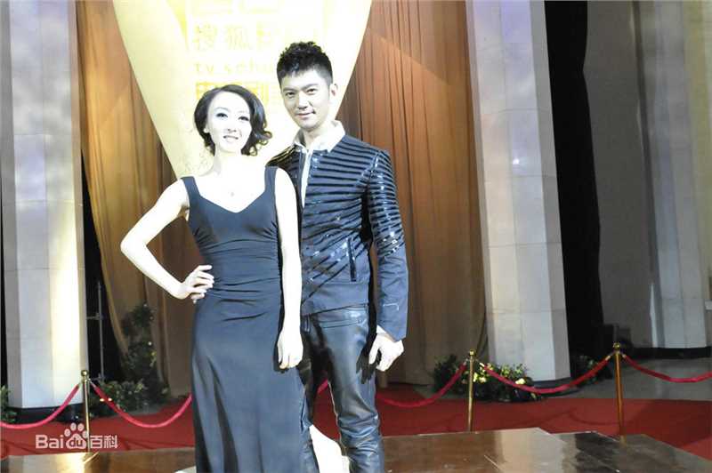 彭博红毯风采前后照片