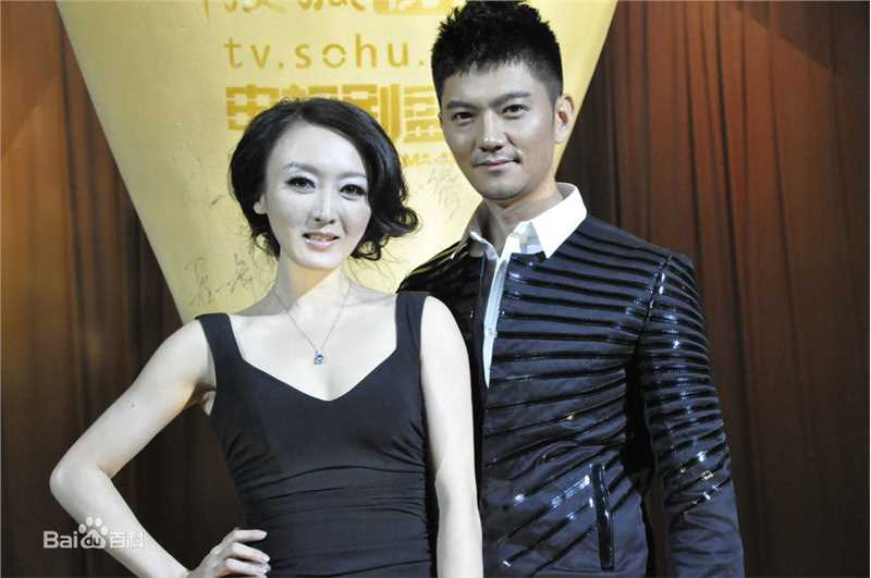 彭博红毯风采前后照片