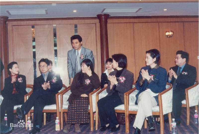 刘忠虎获主持人奖照片前后照片