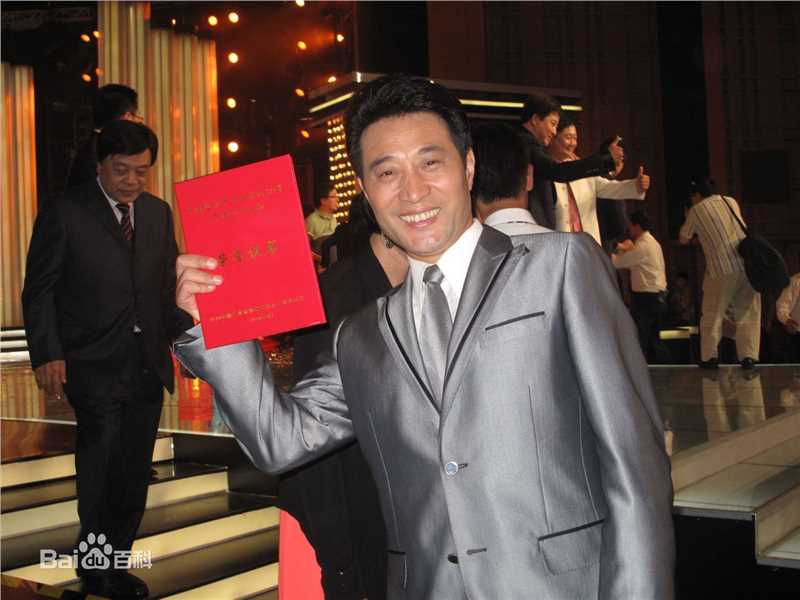 刘忠虎获主持人奖照片前后照片