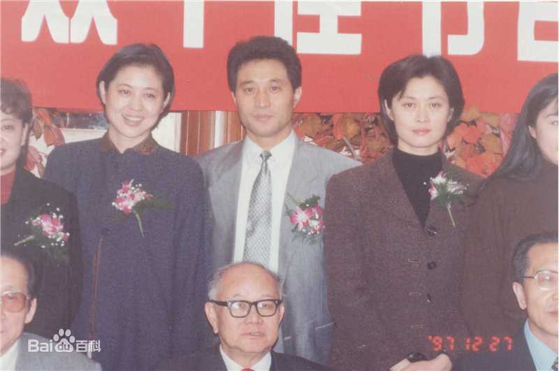 刘忠虎获主持人奖照片前后照片