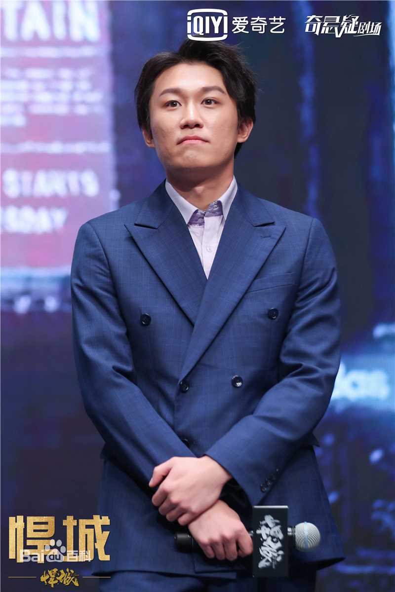 孙岩在《悍城》发布会中的