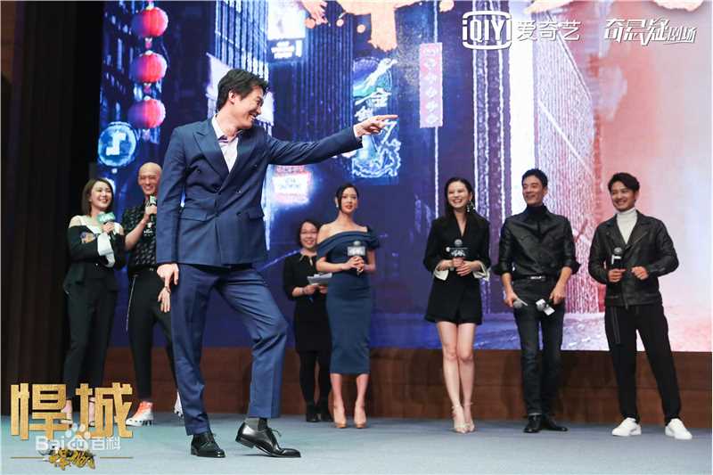 孙岩在《悍城》发布会中的