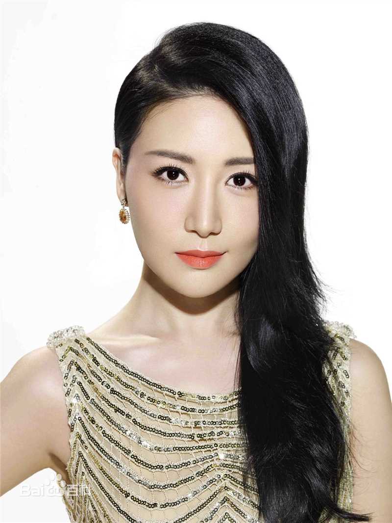 刘梓妍(Candy Liu)时尚芭莎前后照片