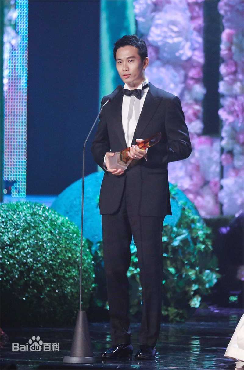 戚玉武获奖素颜照壁纸