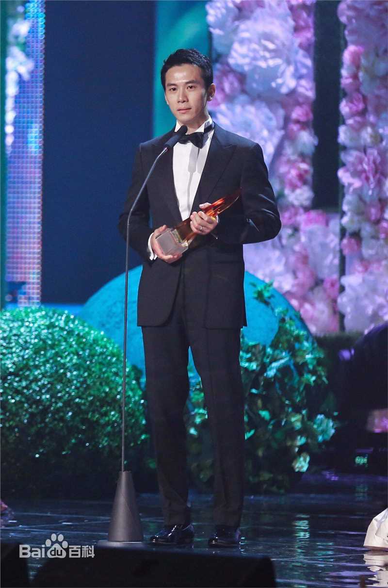 戚玉武获奖素颜照壁纸