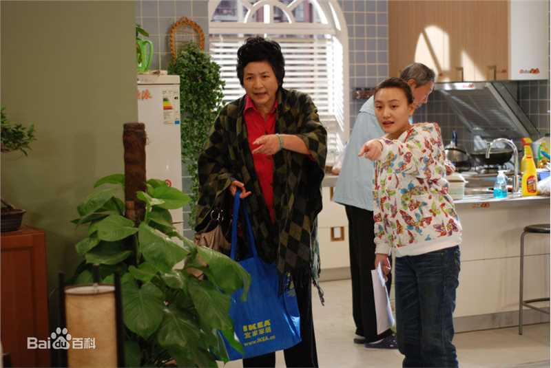 綦小卉导演工作照前后照片