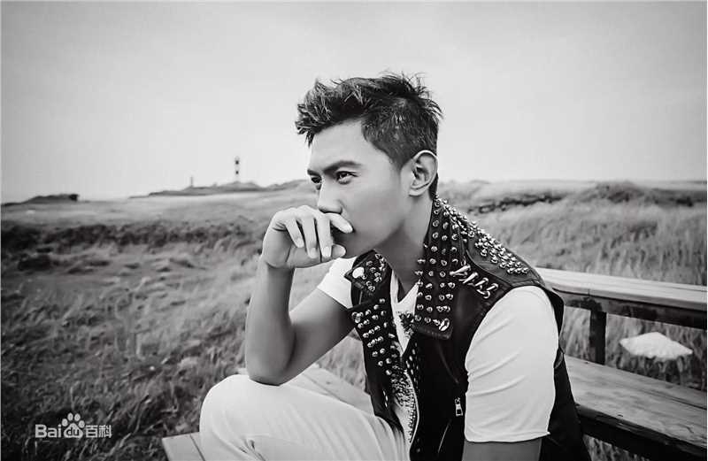 李浩轩生活照壁纸壁纸