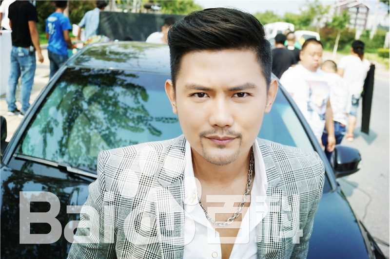 李浩轩生活照壁纸壁纸